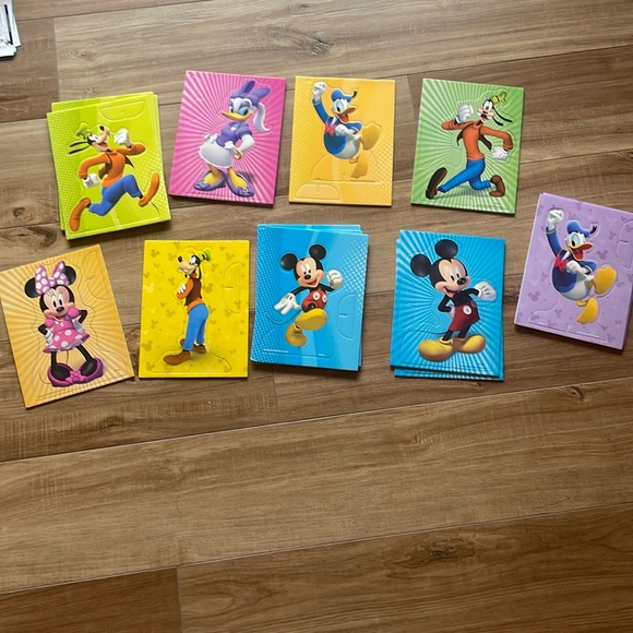 15 Cardboard Mickey Mouse Characters With Stand - Picture 1 of 7